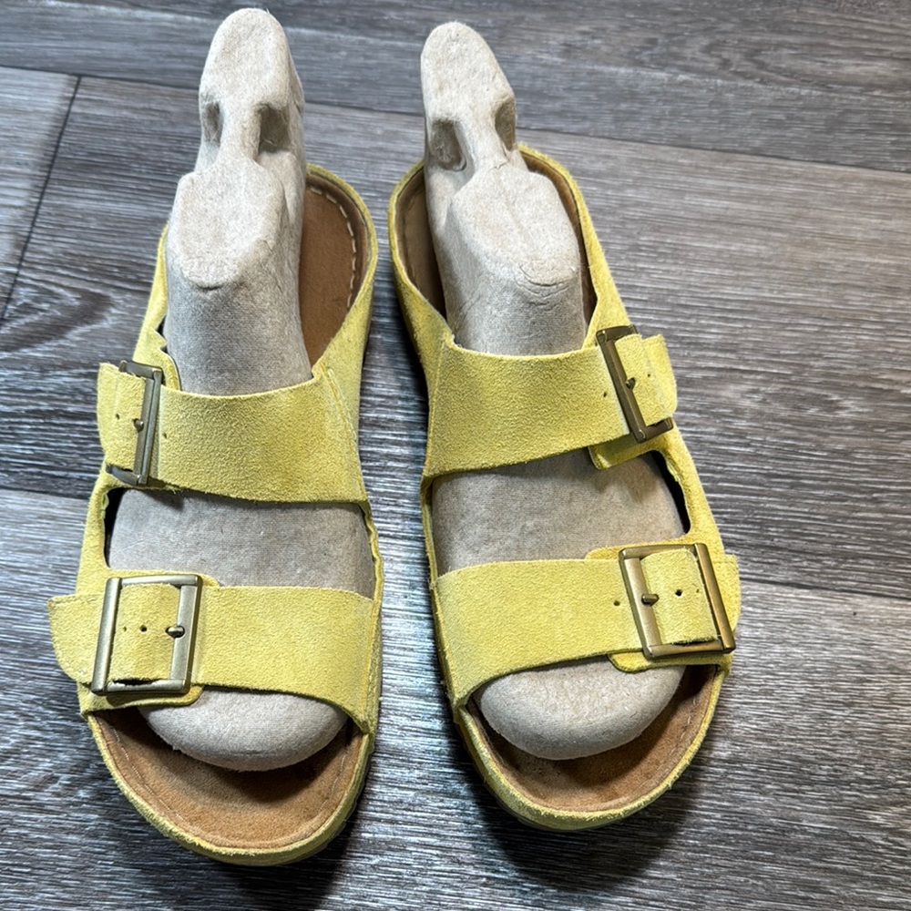 Clarks Yellow Suede / leather Sandals size 9.5